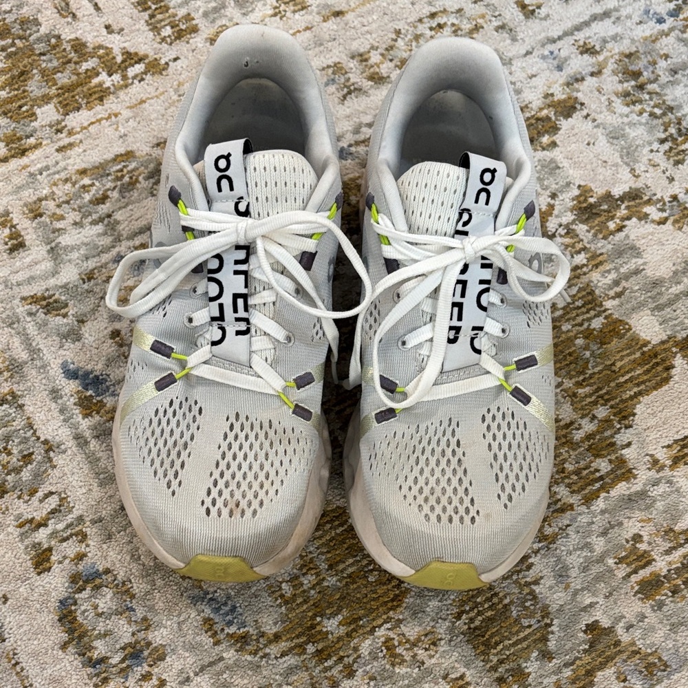 On Running White and Gray Athletic Shoes